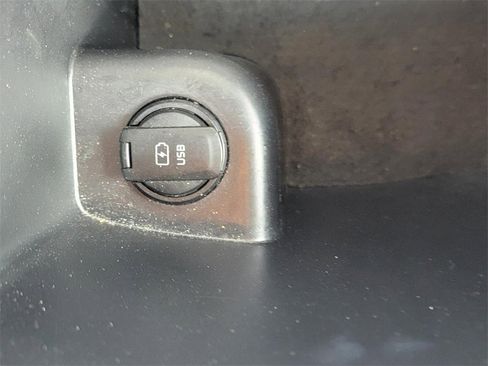 Used 2019 Kia Sorento LX w/ LX Convenience Package image 27