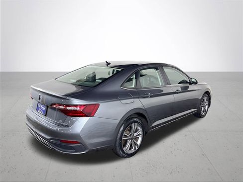 Used 2024 Volkswagen Jetta SE FWD image 6