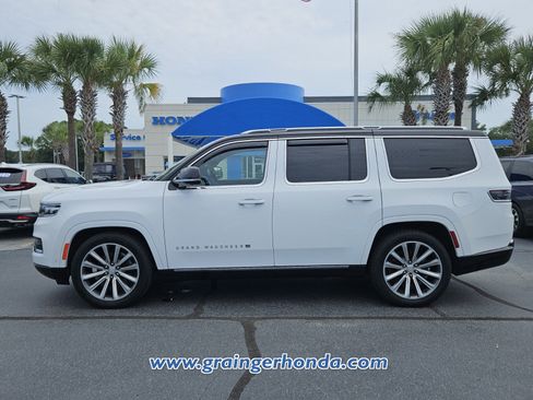 Used 2023 Jeep Grand Wagoneer Series II AWD/4WD image 2