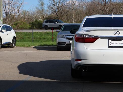 Used 2015 Lexus ES 350 w/ Premium Package image 9