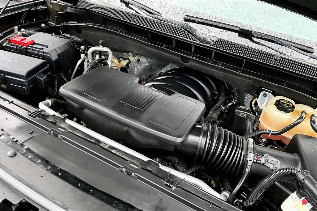 Used 2024 Chevrolet Suburban Premier AWD/4WD image 30
