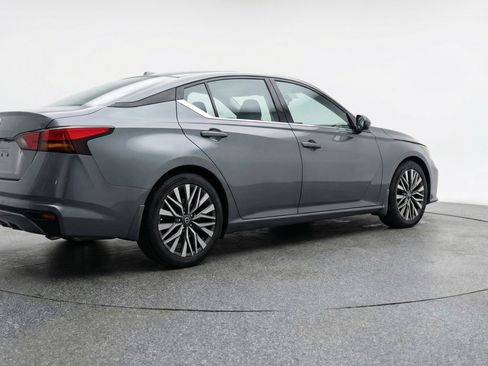 Used 2025 Nissan Altima 2.5 SV FWD image 9