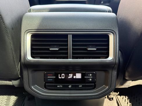 Used 2024 Volkswagen Atlas SE FWD image 36