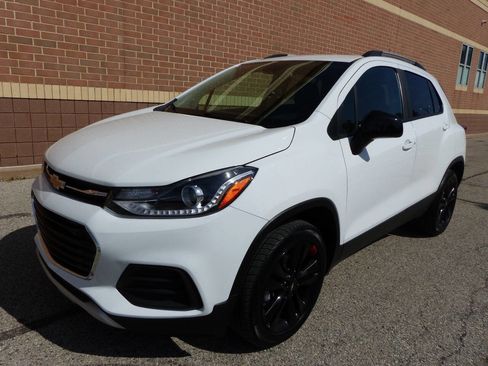 Used 2021 Chevrolet Trax LT w/ Redline Edition AWD/4WD image 6