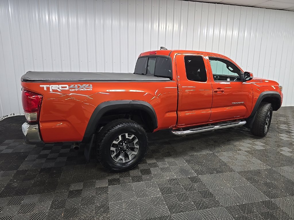 Used 2017 Toyota Tacoma TRD Off-Road w/ Tow Package AWD/4WD image 3