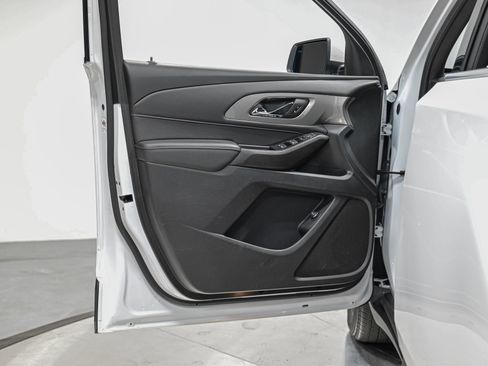 Used 2023 Chevrolet Traverse LT w/ Rear Camera Mirror Package image 12