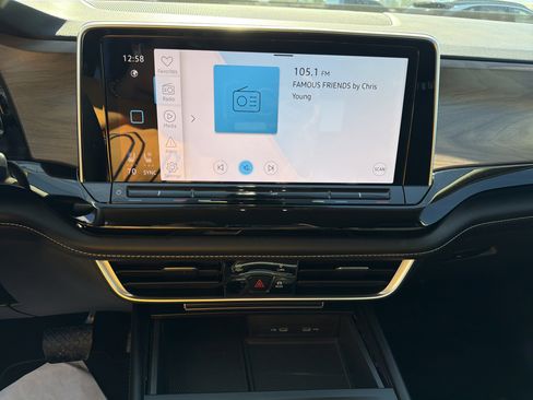 Used 2024 Volkswagen Atlas SE image 17