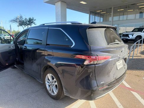 Used 2023 Toyota Sienna Limited AWD/4WD image 3