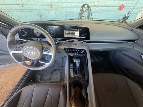 Used 2025 Hyundai Elantra SEL image 33