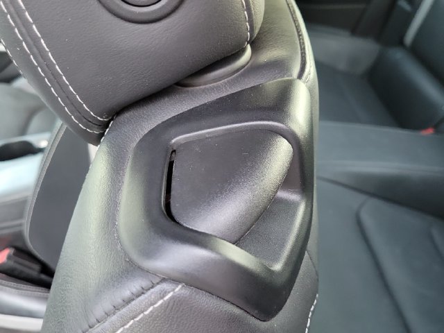 Used 2020 Chevrolet Camaro SS RWD image 11