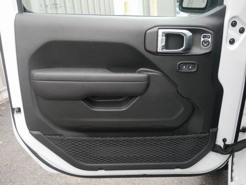 Used 2024 Jeep Wrangler Sport S image 13