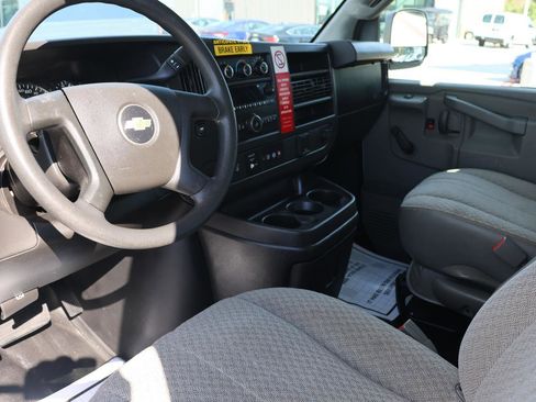 Used 2018 Chevrolet Express 2500 image 17