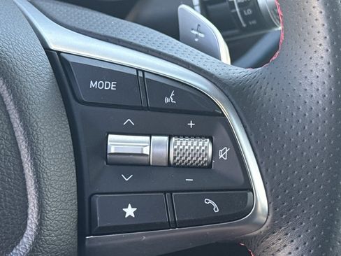 Used 2025 Genesis G70 2.5T w/ Sport Prestige Package image 21