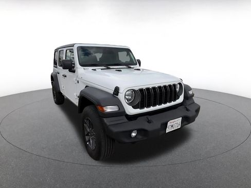 Used 2025 Jeep Wrangler Unlimited Sport AWD/4WD image 3