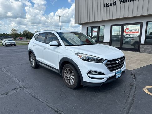 Used 2017 Hyundai Tucson SE image 1