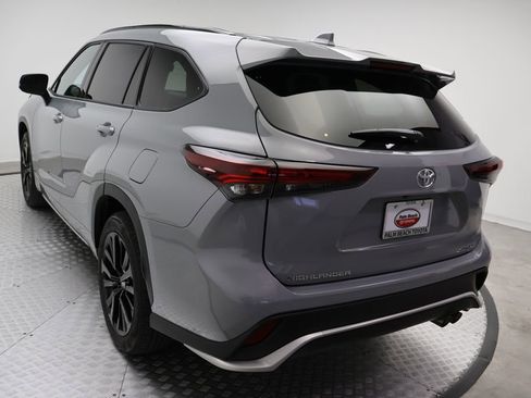Certified 2025 Toyota Highlander XSE image 11