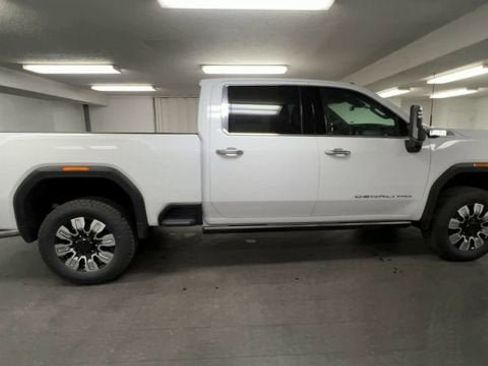New 2025 GMC Sierra 2500 Denali w/ Denali Reserve Package AWD/4WD image 9
