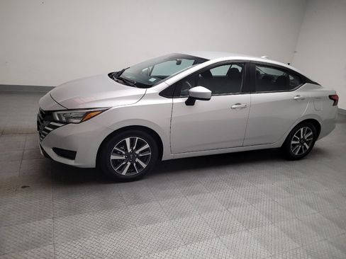 Used 2025 Nissan Versa SV FWD image 2