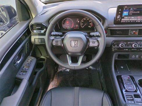Used 2024 Honda Pilot Touring image 19