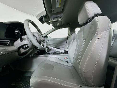 Used 2021 Hyundai Elantra SEL image 13