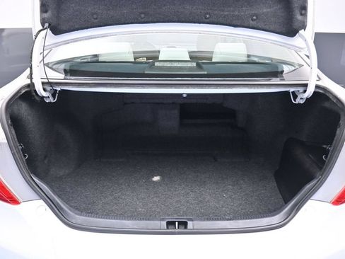 Used 2012 Toyota Camry LE FWD image 39