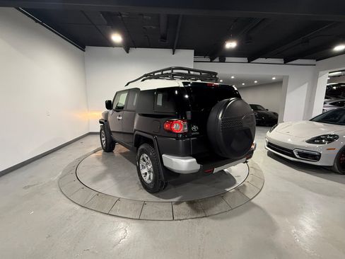 Used 2014 Toyota FJ Cruiser 4WD image 19