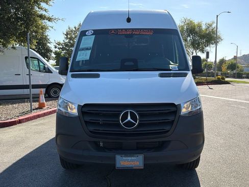 Used 2025 Mercedes-Benz Sprinter 2500 image 3