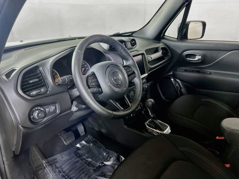 Used 2022 Jeep Renegade Altitude w/ Convenience Group AWD/4WD image 9