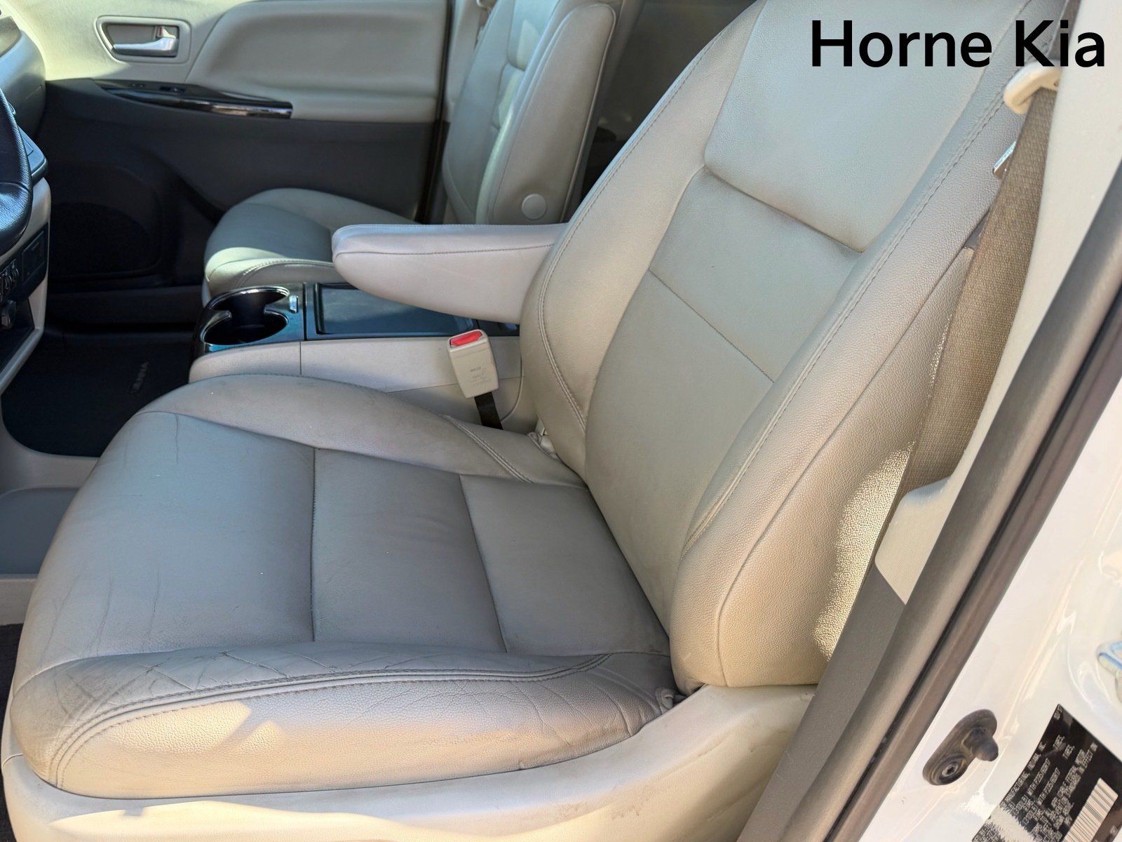 Used 2017 Toyota Sienna XLE w/ XLE Navigation Package FWD image 21