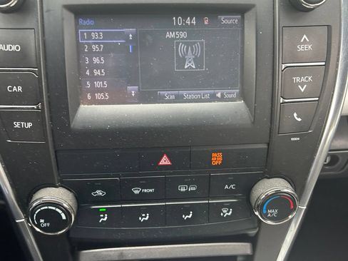 Used 2016 Toyota Camry SE FWD image 6