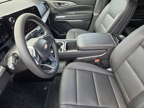 New 2026 Chevrolet Traverse LT w/ Sun and Wheel Package FWD image 15
