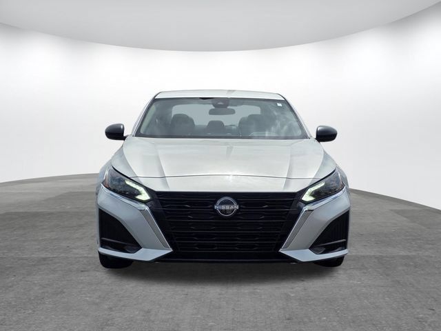 Used 2024 Nissan Altima 2.5 SV FWD image 2