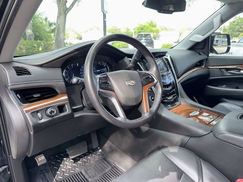 Used 2020 Cadillac Escalade 2WD image 30