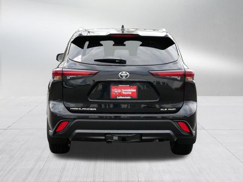 Certified 2026 Toyota Highlander XLE image 6