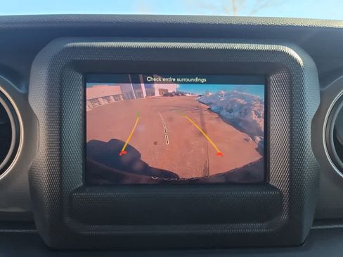 Used 2023 Jeep Wrangler Unlimited w/ Cold Weather Group image 19