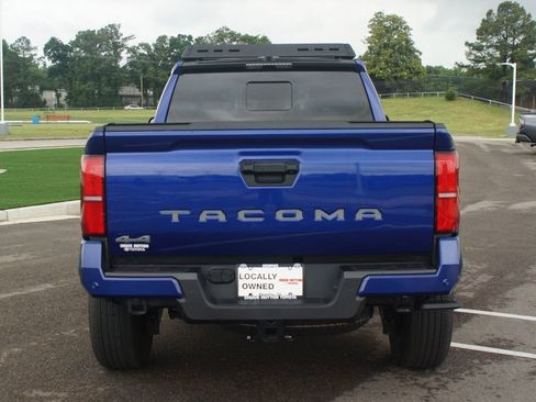 Used 2025 Toyota Tacoma SR5 AWD/4WD image 3