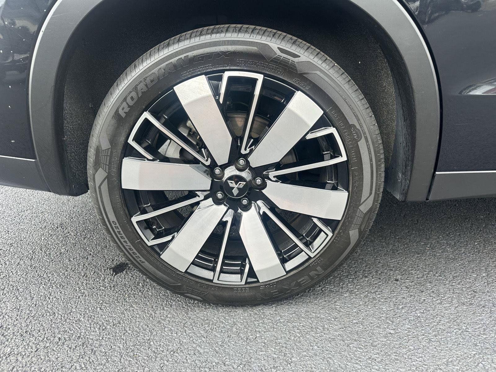 Used 2025 Mitsubishi Outlander AWD image 15
