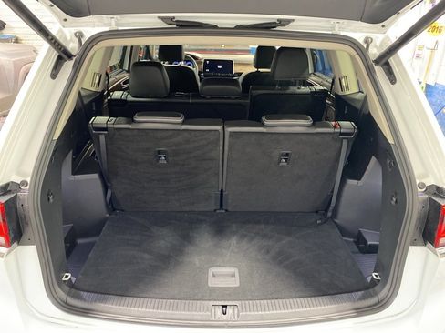 Used 2025 Volkswagen Atlas SE image 16