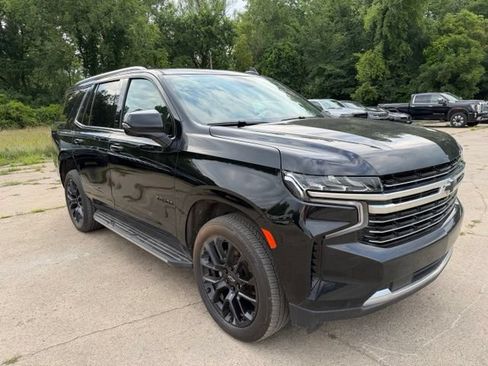Used 2023 Chevrolet Tahoe LT w/ Luxury Package AWD/4WD image 3