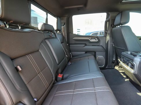 Used 2025 Chevrolet Silverado 1500 High Country w/ Midnight Edition AWD/4WD image 25