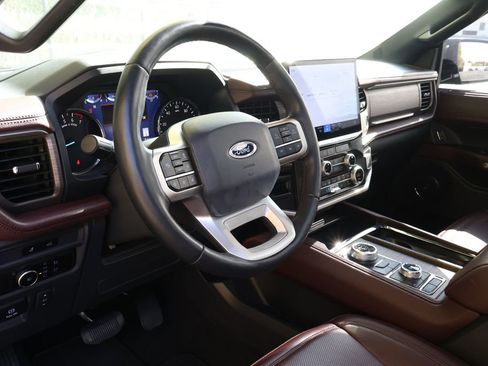 Used 2024 Ford Expedition Limited image 28