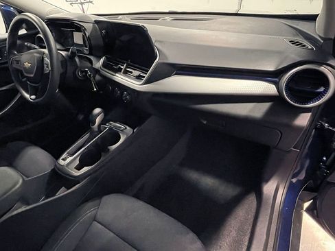 Used 2024 Chevrolet Trax LS w/ LS Convenience Package image 25