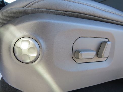 New 2025 Jeep Gladiator Sport image 21