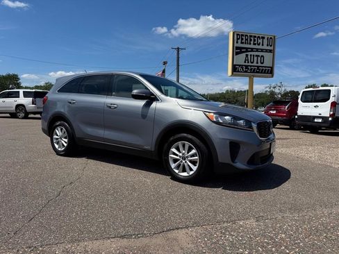 Used 2020 Kia Sorento AWD V6 image 2