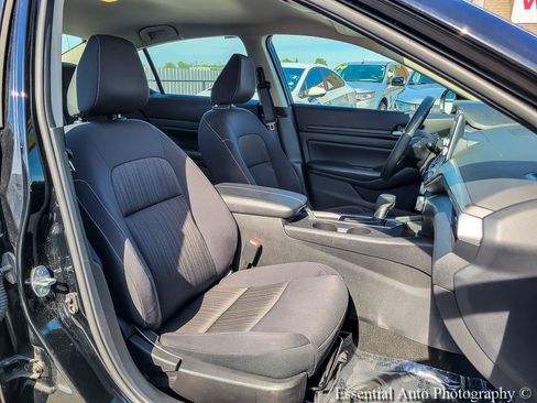 Used 2025 Nissan Altima 2.5 SV FWD image 33