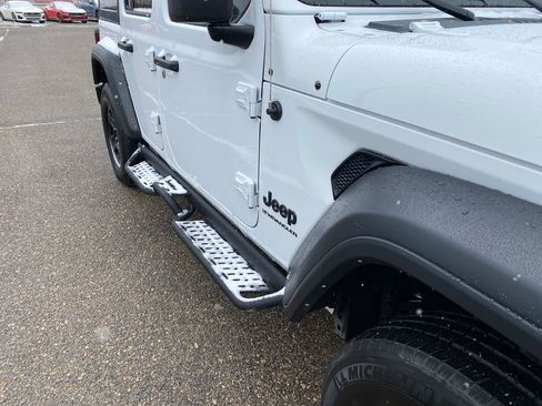 Used 2023 Jeep Wrangler Sport image 33