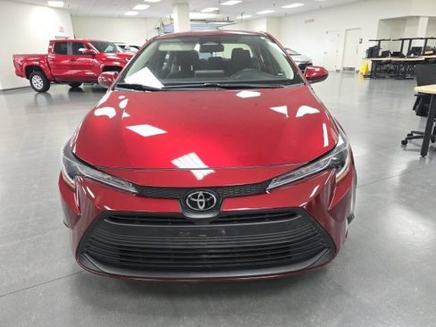 Used 2023 Toyota Corolla LE FWD image 2