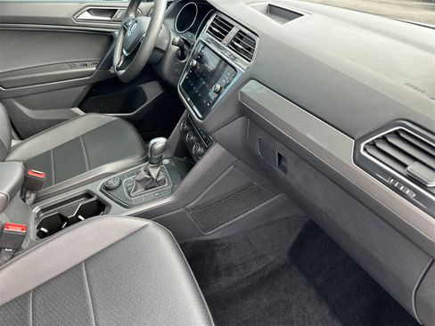 Used 2021 Volkswagen Tiguan SEL image 16