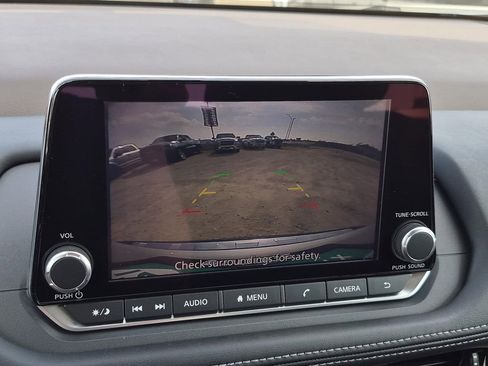 Used 2022 Nissan Rogue SV image 23