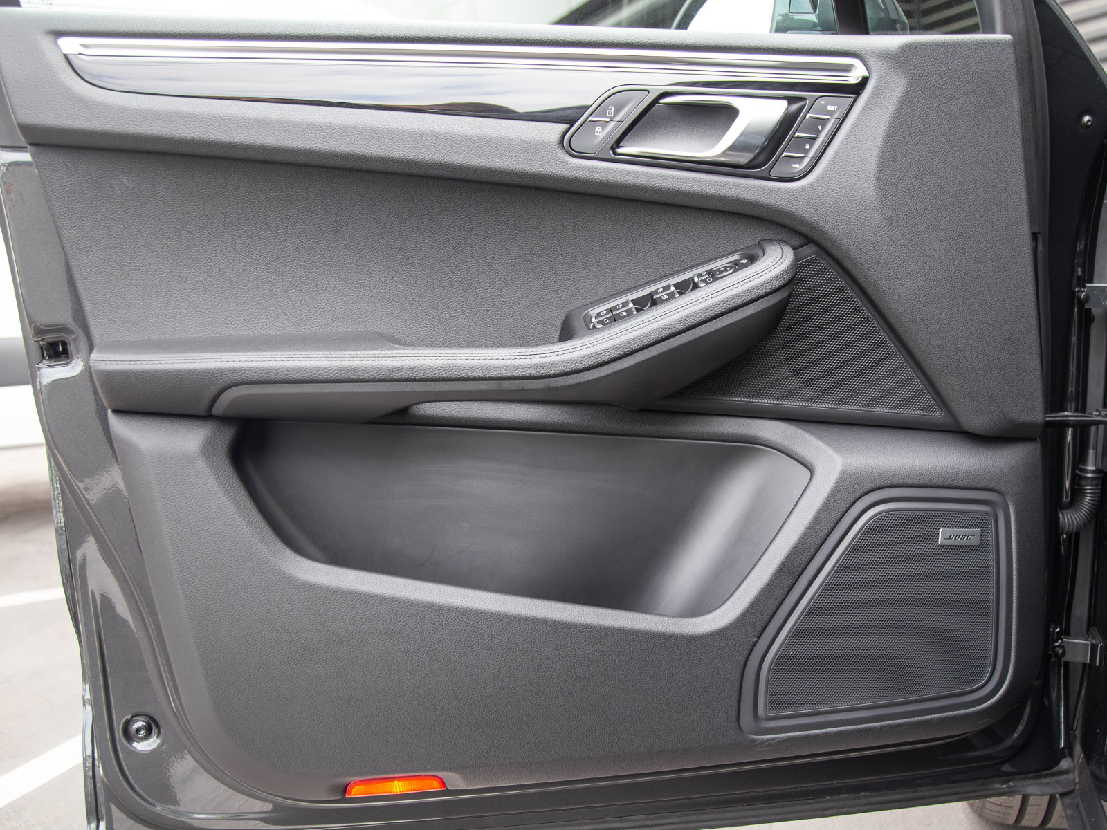 Certified 2023 Porsche Macan AWD/4WD image 7